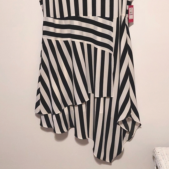 Vince Camuto Women's Black & White Striped Asymmetric Flowy Dress NWT Size 22W - Picture 6 of 14